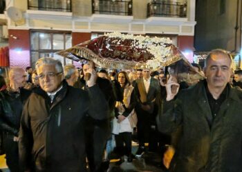 Σιάτιστα: Σε κλίμα κατάνυξης η περιφορά του Επιταφίου.  Βίντεο και φωτογραφίες