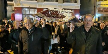 Σιάτιστα: Σε κλίμα κατάνυξης η περιφορά του Επιταφίου.  Βίντεο και φωτογραφίες