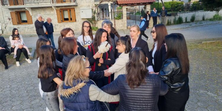 Δήμος Βοΐου: Πραγματοποιήθηκε το έθιμο του καψίματος της Ρόκας στο Μικρόκαστρο. Βίντεο και Φωτογραφίες