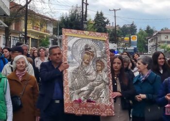 Σιάτιστα: Η Ενορία Αγίου Δημητρίου υποδέχθηκε την Εικόνα της Παναγίας Μικροκάστρου.  Βίντεο