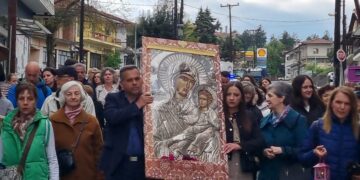 Σιάτιστα: Η Ενορία Αγίου Δημητρίου υποδέχθηκε την Εικόνα της Παναγίας Μικροκάστρου.  Βίντεο