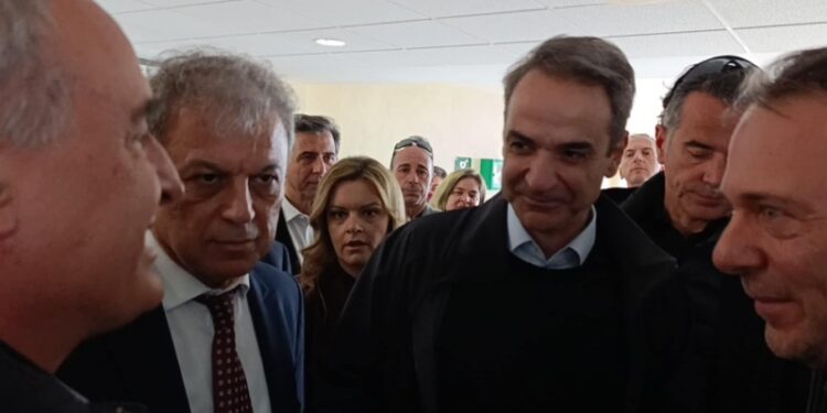 Κοινό υπόμνημα επέδωσαν στον Πρωθυπουργό, Εργατικά Κέντρα και ΓΕΝΟΠ