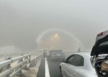 Σοκαριστικό τροχαίο με φορτηγό στα διόδια Πολυμύλου της Εγνατίας Οδού – Διαλύθηκε το ένα “box” των διοδίων- Στις φλόγες ο χώρος – Συνεχείς εκρήξεις