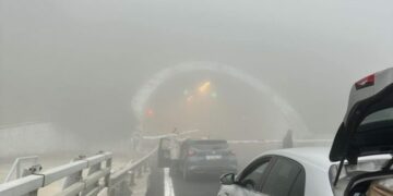 Σοκαριστικό τροχαίο με φορτηγό στα διόδια Πολυμύλου της Εγνατίας Οδού – Διαλύθηκε το ένα “box” των διοδίων- Στις φλόγες ο χώρος – Συνεχείς εκρήξεις