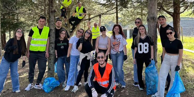 Δράση καθαρισμού από τον Σύλλογο Εθελοντών Νέων Νεάπολης. Φωτογραφίες