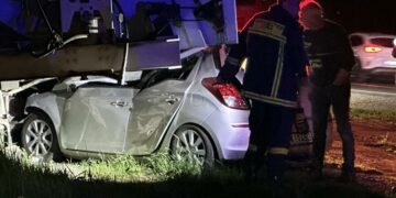 Φοβερό τροχαίο στην Ξηρολίμνη. Ι.Χ. καρφώθηκε κάτω από νταλίκα.  Φωτογραφίες