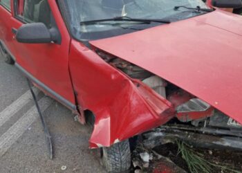 Σοβαρό τροχαίο ατύχημα πριν τη Λευκόβρυση – ΙΧ βγήκε από το δρόμο και χτύπησε σε παλιό τοιχίο στο ύψος της Παναγιάς Κοζάνης – Στο νοσοκομείο ο οδηγός – Βίντεο και φωτογραφίες