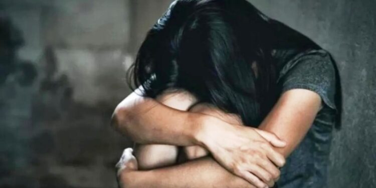 Καθηγητής Λυκείου κατηγορείται για ασελγείς πράξεις σε μαθήτρια – Τέθηκε σε αργία