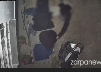 Βίντεο με γυναίκα να κλέβει μπουγάδα στην Κρήτη – Διάλεγε… ποια ρούχα θα πάρει