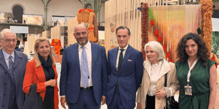 Διεθνής Ανάδειξη για την Ελληνική Χειροτεχνία και το Πανεπιστήμιο Δυτικής Μακεδονίας στη Μπιενάλε “Revelations” στο Παρίσι