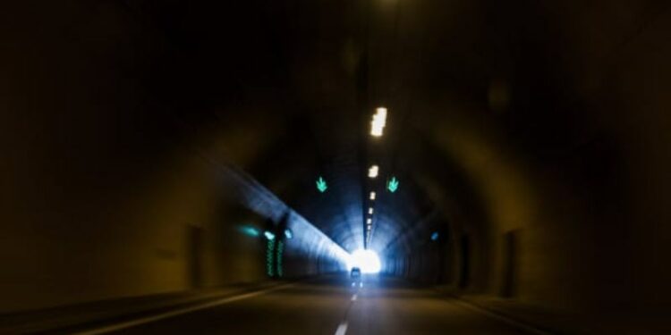Τροχαίο ατύχημα στη Εγνατία Οδό, εντός τούνελ, στο ύψος των Γρεβενών