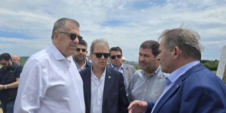 Ο Περιφερειάρχης Δυτικής Μακεδονίας,  ο Υπουργός Υποδομών & Μεταφορών και ο Υφυπουργός ΥΜΕ στον Ε65. Βίντεο