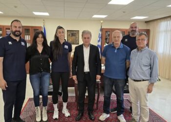 Στον Περιφερειάρχη Δυτικής Μακεδονίας Γιώργου Αμανατίδη  η αρχηγός της γυναικείας Εθνικής ομάδας βόλεϊ