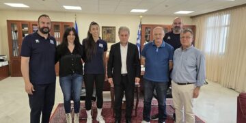 Στον Περιφερειάρχη Δυτικής Μακεδονίας Γιώργου Αμανατίδη  η αρχηγός της γυναικείας Εθνικής ομάδας βόλεϊ