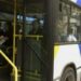 Δρομολόγιο τρόμου για οδηγό λεωφορείου – Του πέταξαν τσιμεντόλιθο στο κεφάλι: «Έχω μια μικρή ρωγμή στο κρανίο»