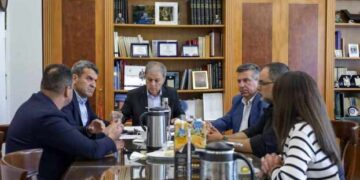 Σύσκεψη του Περιφερειάρχη με Εκτροφείς Γουνοφόρων, στην Καστοριά, για τον ιό της Μόρβας