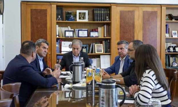 Σύσκεψη του Περιφερειάρχη με Εκτροφείς Γουνοφόρων, στην Καστοριά, για τον ιό της Μόρβας