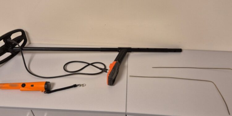 Καστοριά: Έψαχνε παράνομα για λίρες και αρχαία