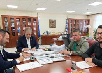 Περιφέρεια Δυτικής Μακεδονίας: Υπεγράφη η σύμβαση για την προμήθεια 1950 ποτιστρών και λάστιχου