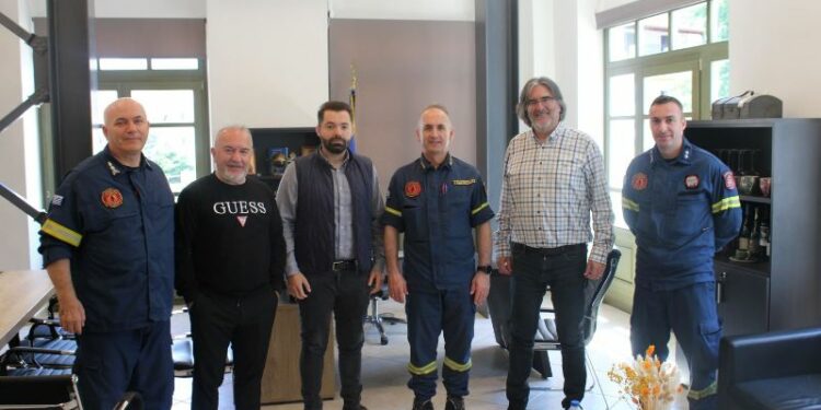 Συνάντηση εργασίας για την ενίσχυση της Πολιτικής Προστασίας στο Δήμο Σερβίων