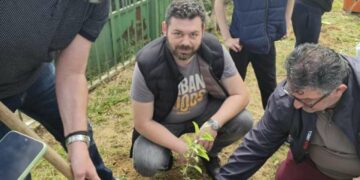 Δεντροφύτευση στο Δημοτικό Σχολείο Καλονερίου – Μικροκάστρου. Φωτογραφίες