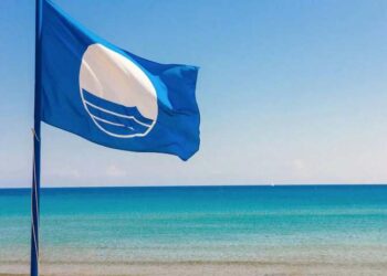 Γαλάζιες σημαίες σε 623 ακτές (λίστα)