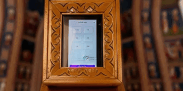 Το πρώτο παγκάρι με POS: Το ζήτησαν οι τουρίστες, το έκανε πράξη η Εκκλησία – Σε ποιο ναό τοποθετήθηκε