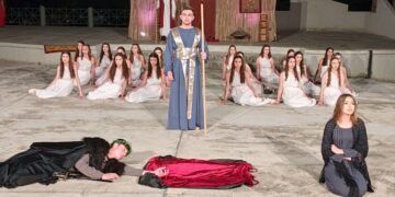 Γρεβενά: Μια συγκλονιστική “ΗΛΕΚΤΡΑ” από τη Θεατρική Ομάδα «Εξ αμάξης» στο υπαίθριο θέατρο Καστράκι