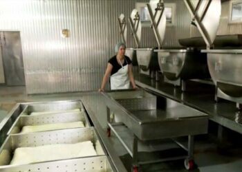 Τυροκόμος διατηρεί την παράδοση στην Κορυφή Βοΐου