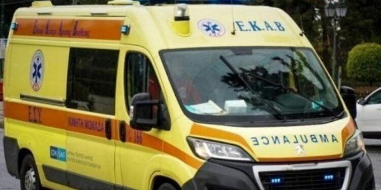 Στο νοσοκομείο 12χρονη μετά από πτώση από ταράτσα