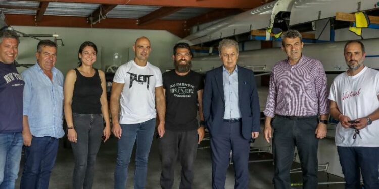 Παράδοση νέου κωπηλατικού σκάφους στον Ναυτικό Όμιλο Μαυροχωρίου, παρουσία Περιφερειάρχη Γ. Αμανατίδη.