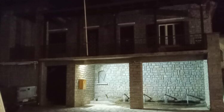 Ζώνη Βοΐου: Ασυνείδητος έκοψε το καλώδιο ρεύματος φωτισμού της κοινότητας. Φωτογραφίες