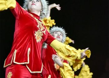 Σιατιστα: Εντυπωσιακές εικόνες στην κεντρική εκδήλωση του 3ου Φολκλορικού Φεστιβάλ