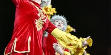 Σιατιστα: Εντυπωσιακές εικόνες στην κεντρική εκδήλωση του 3ου Φολκλορικού Φεστιβάλ