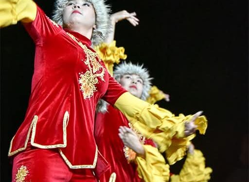 Σιατιστα: Εντυπωσιακές εικόνες στην κεντρική εκδήλωση του 3ου Φολκλορικού Φεστιβάλ