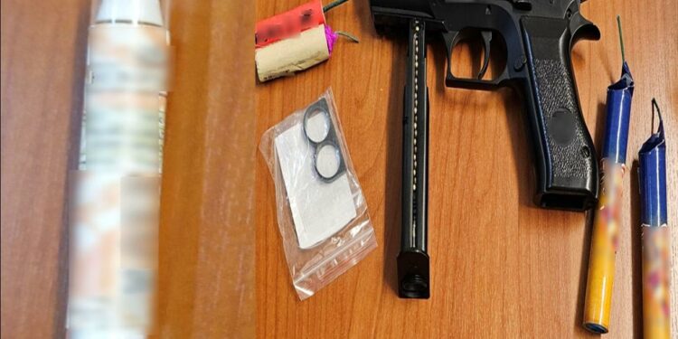 Φλώρινα: Σύλληψη 31χρονου,  για παραβάσεις της νομοθεσίας περί όπλων,  βεγγαλικών και ναρκωτικών