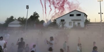 Νεάπολη: Γέμισε χρώματα το γήπεδο,  μικροί και μεγάλοι έγιναν ένα.  Βίντεο και φωτογραφίες