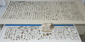 Γρεβενά: Σύλληψη για αρχαιοκαπηλεία. Χιλιάδες αρχεία κατασχέθηκαν. Φωτογραφίες