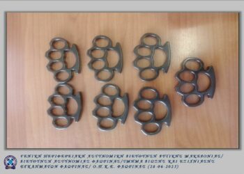 Φλώρινα: 47χρονος αλλοδαπός πουλούσε σιδερογροθιές!!