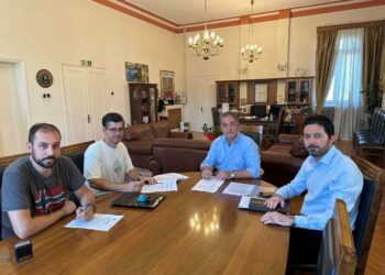 Υπογραφές συμβάσεων για την αναβάθμιση των χώρων υγιεινής σε σχολικές μονάδες του Δήμου Κοζάνης, συμβάλλοντας στην ανάπτυξη της προσβασιμότητας για Άτομα με Αναπηρία