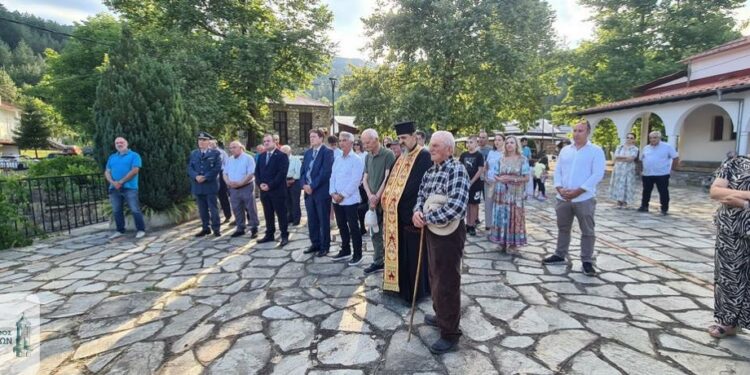 Στο Μαρτυρικό Μικρολίβαδο ο Δήμαρχος Γρεβενών με τον Γερμανό Πρόξενο Θεσσαλονίκης και τον Εκπρόσωπο των Μαρτυρικών Χωριών