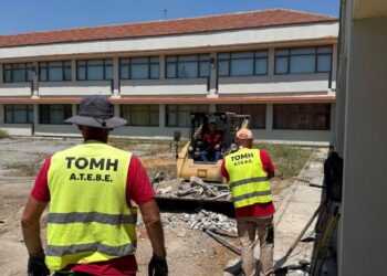 Νεάπολη: Ξεκίνησαν οι εργασίες στον αύλειο χώρο του Λυκείου. Φωτογραφίες