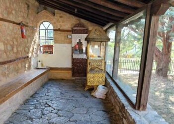 Σιάτιστα: Έκλεβαν το παγκάρι με πατέντα συλλογής των χρημάτων!!! Φωτογραφίες