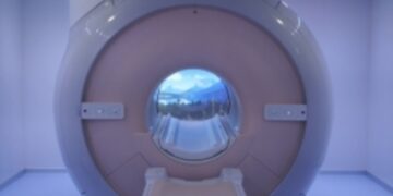 Μαγνητικός τομογράφος ρούφηξε και σκότωσε άνδρα που φορούσε βαριά αλυσίδα
