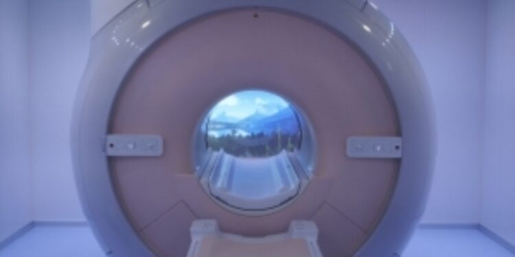 Μαγνητικός τομογράφος ρούφηξε και σκότωσε άνδρα που φορούσε βαριά αλυσίδα