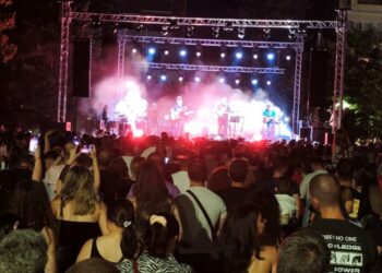 Γρεβενά: Ιστορική Συναυλία των ΠΥΞ ΛΑΞ στην Κεντρική Πλατεία της πόλης