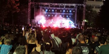 Γρεβενά: Ιστορική Συναυλία των ΠΥΞ ΛΑΞ στην Κεντρική Πλατεία της πόλης
