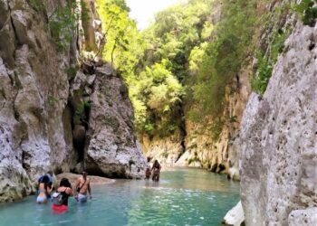 Προειδοποίηση για κατολισθήσεις στον Αχέροντα – Έπεσε τεράστιος βράχος δίπλα σε περιπατητές