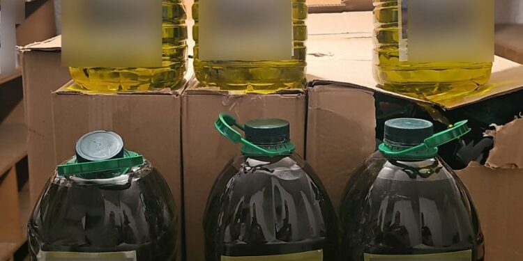 Συνελήφθη 52χρονος  για διάθεση προς πώληση ελαιόλαδου αμφιβόλου ποιότητας