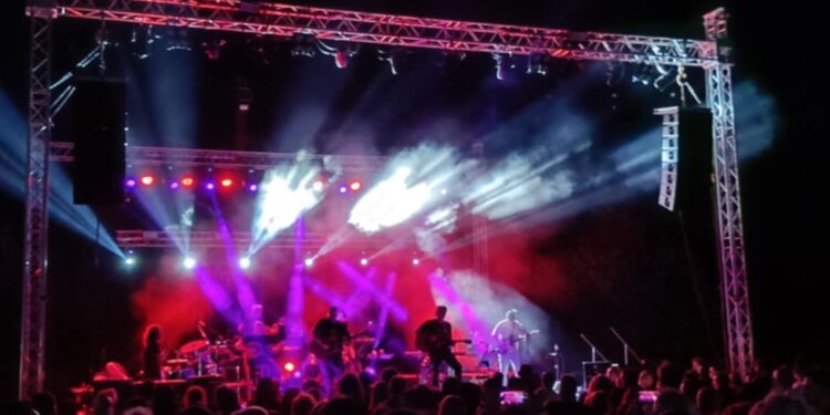 Stranafest: Οι Πυξ Λαξ ξεσήκωσαν μικρούς και μεγάλους στον Περδίκκα Εορδαίας.  Βίντεο